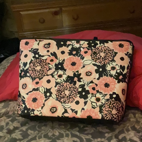 Kate Spade Tote - Picture 1 of 12